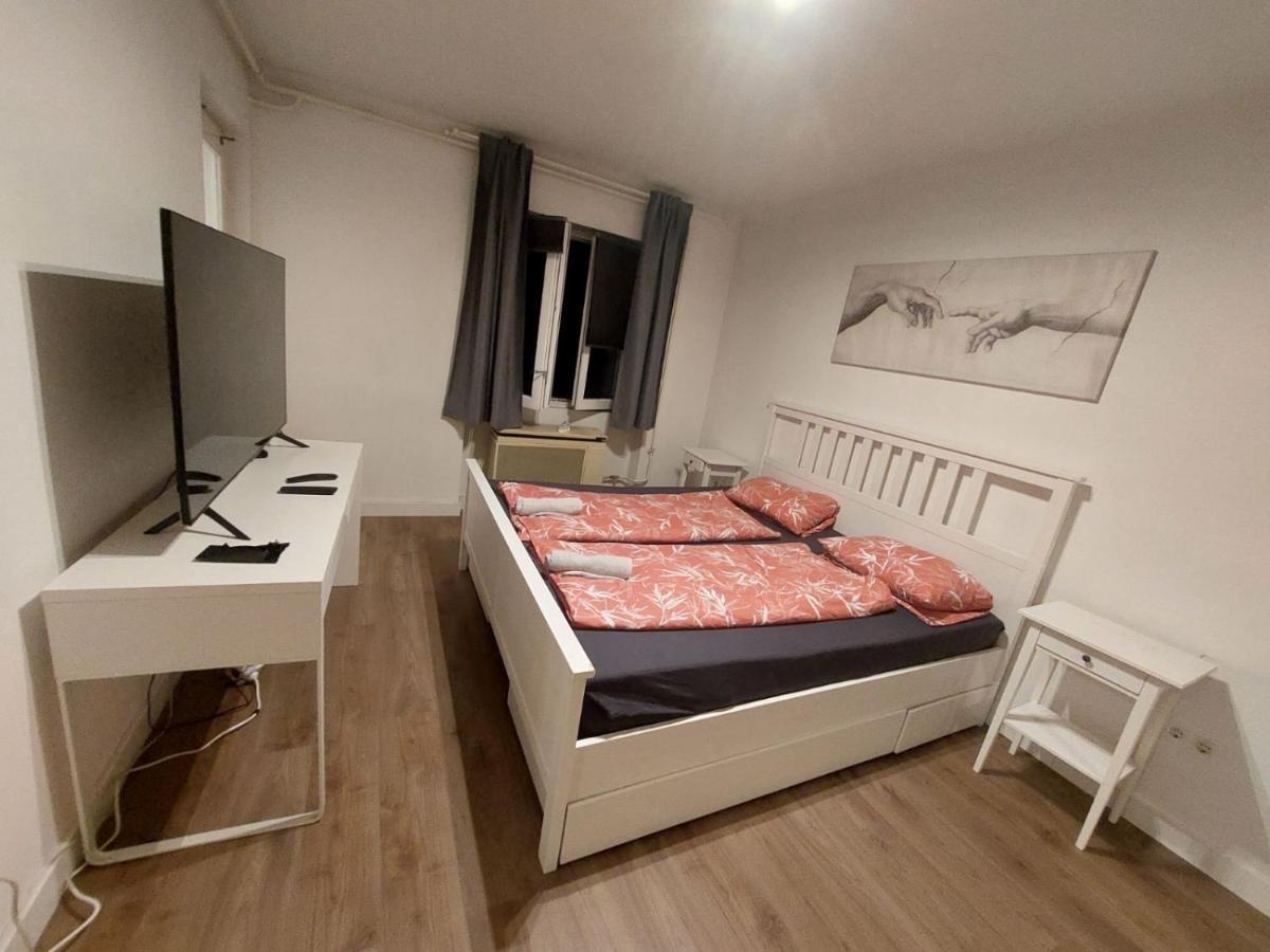 Roland Apartment - Nepliget Budapest Luaran gambar